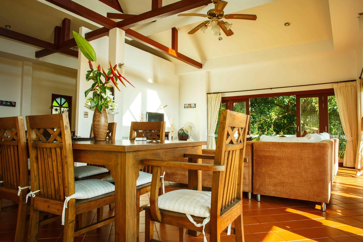 kitchen,table,chairs