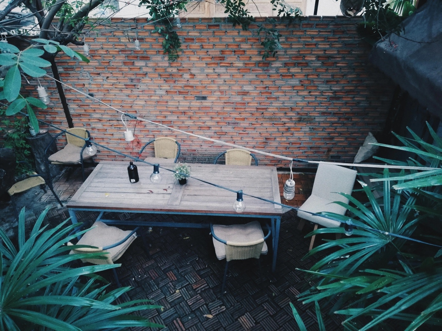 garden,table,chairs