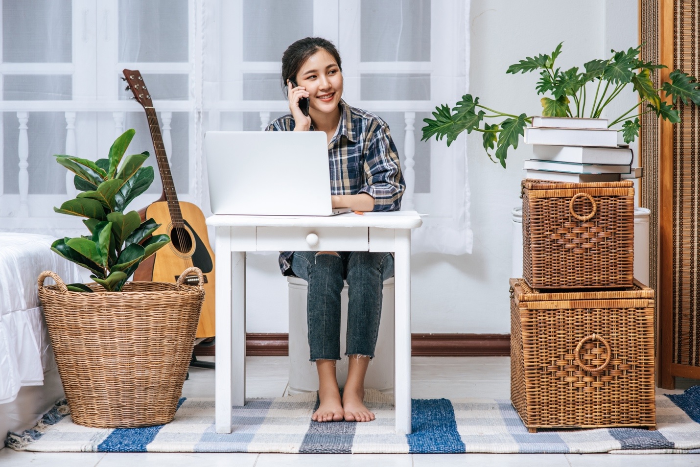 woman,sitting,phone,talking,laptop