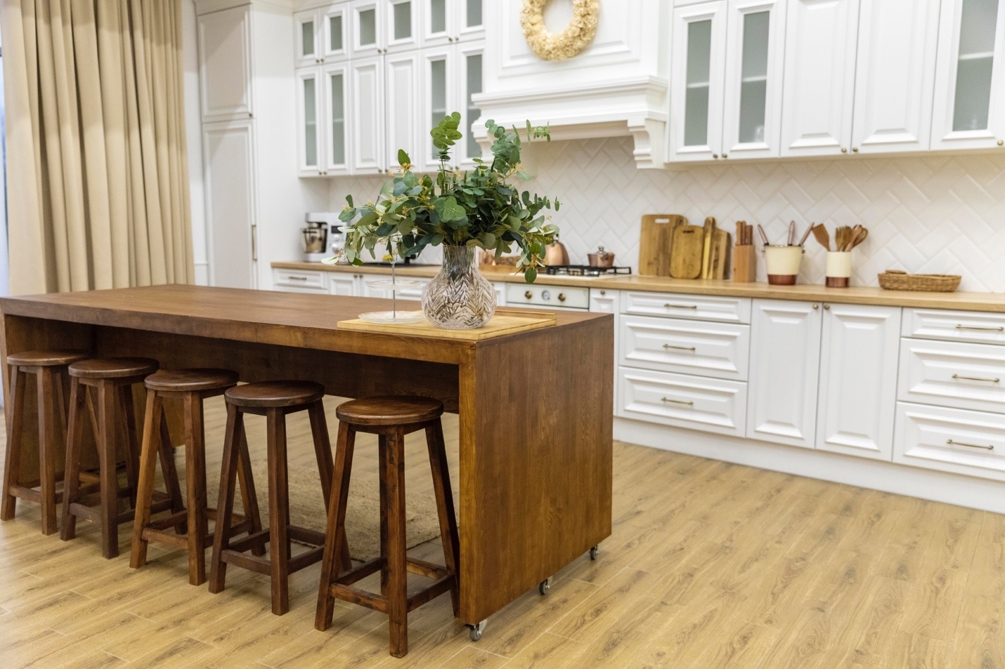kitchen,table,chairs