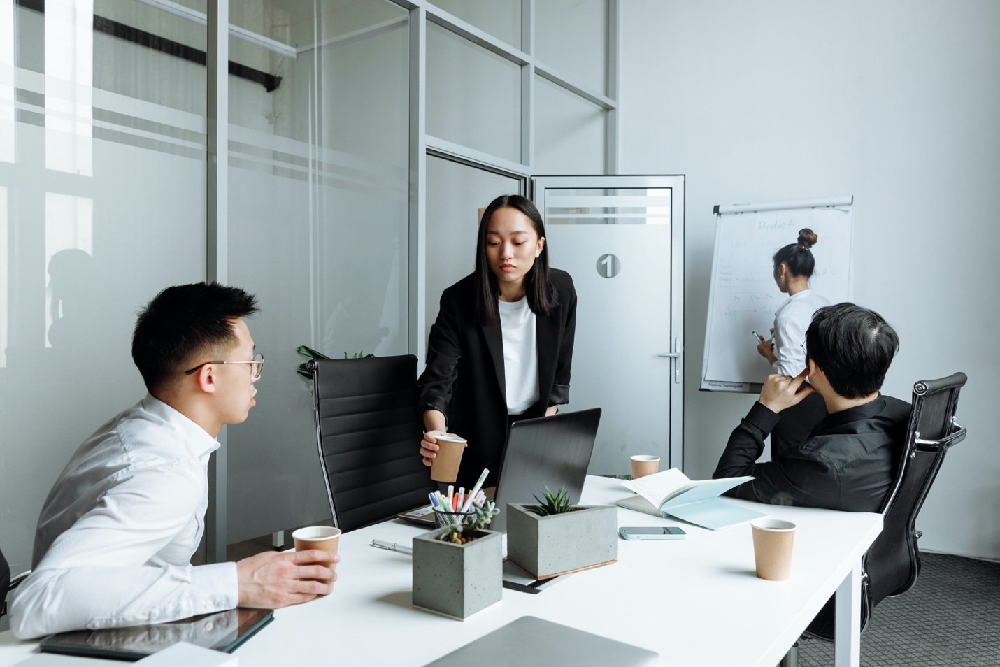 meetingroom,teammembers,meeting
