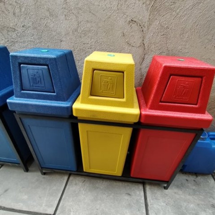 trash bin hooded bin at 900.00 from City of Pasig. LookingFour Buy