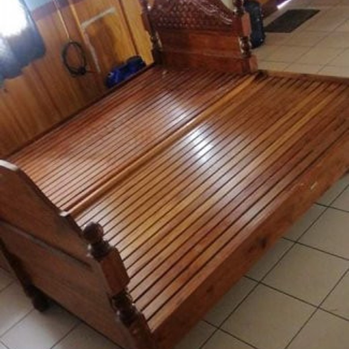 Narra bed at 17.00 from City of Manila. LookingFour Buy & Sell Online