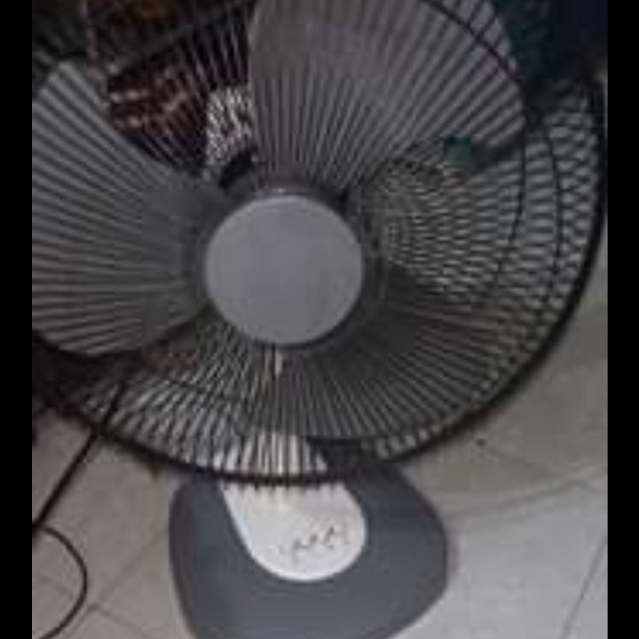 Electric fan Deskfan at 600.00 from City of Taguig. LookingFour Buy