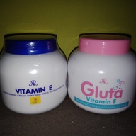 Vitamin E Cream (Blue) / Gluta Vitamin E (Pink)