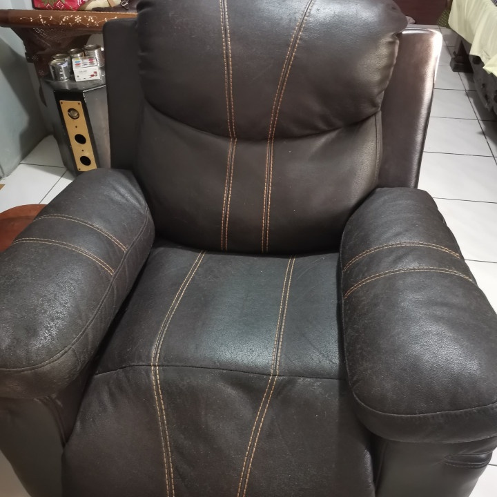 Couch sofa not rocking at 3500.00 from Laguna. LookingFour Buy & Sell