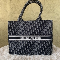 Christian dior on the go meduim sz