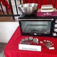 ORIGINAL AND BTANDED ELECTRIC OVEN WITH MEASURING SPOON AND WEIGHT SCALE. BRAND NEW