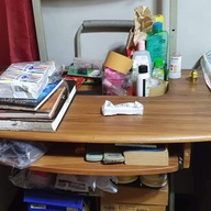 Desktop table with chair +free books