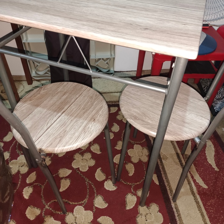 Table and 2 chairs at 1000.00 from City of Bacoor, Cavite