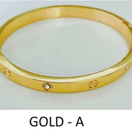 Jewelry 18k Bangkok gold bangles with 4 diamond bangles for women.