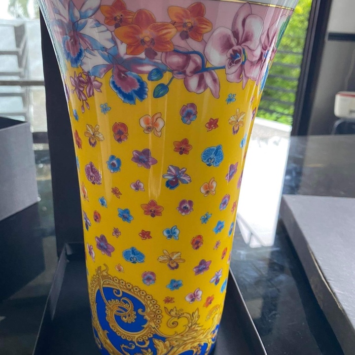 Versace Vase at 20000.00 from City of Las Piñas. LookingFour Buy