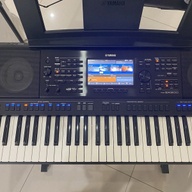 Yamaha PSR SX900 keyboard