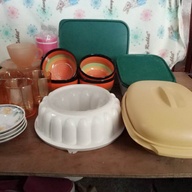 Tupperware and ceramic wth glass set