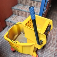MOP SQUEEZER (SLIGHTLY USED: EXCELLENT CONDITION