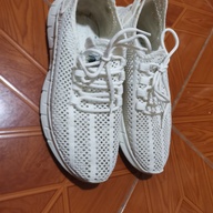 Preloved White Shoes for sale
