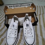 Brand new converse shoes for ladies size 7US imported from New Zealand..................................................