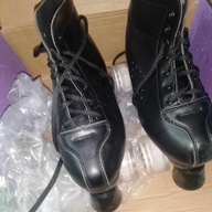 Roller Blades Good As New, Size 6, Color Blk, Please contact if interested