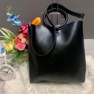 Great Finds: Black Simple Elegant Bag