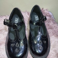 Black shoes Size 33 age 6-10
