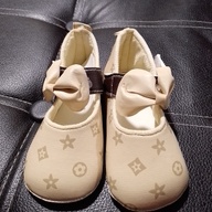 Baby shoes cream and brown