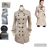 Burberry authentic trench coat (medium)