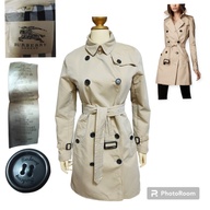 Burberry authentic trench coat (M-L)