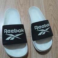 Reebok slide size 7 / Nike running shoes size 8.5