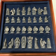 Limited Edition Danbury mint Lord of the rings Chess Set