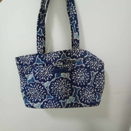 Pre-owned shoulder bag