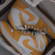 Women's Air Jordan 1 Mid "University Gold"