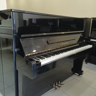 YAMAHA U1E PIANO