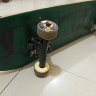 Pre-Loved Skateboard – Great Condition, Ready to Roll!