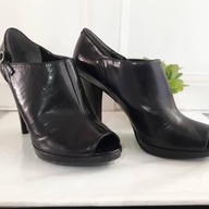 Nine West Size 8 ½ US Black leather ankle boots booties