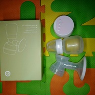 Portable electric breast pump