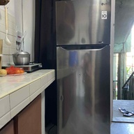 LG 2-Door Top Freezer Refrigerator (7.2 cu.ft.)