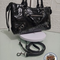 PRELOVED | UKAY ♛♛♛ BLACK LEATHER TWO WAY BAG ♛♛♛